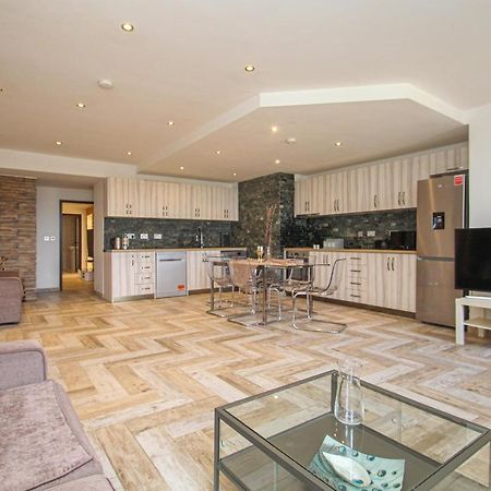 Апартаменты Lavish 2 Bed Sleeps 5 Near Lanark Carstairs Экстерьер фото