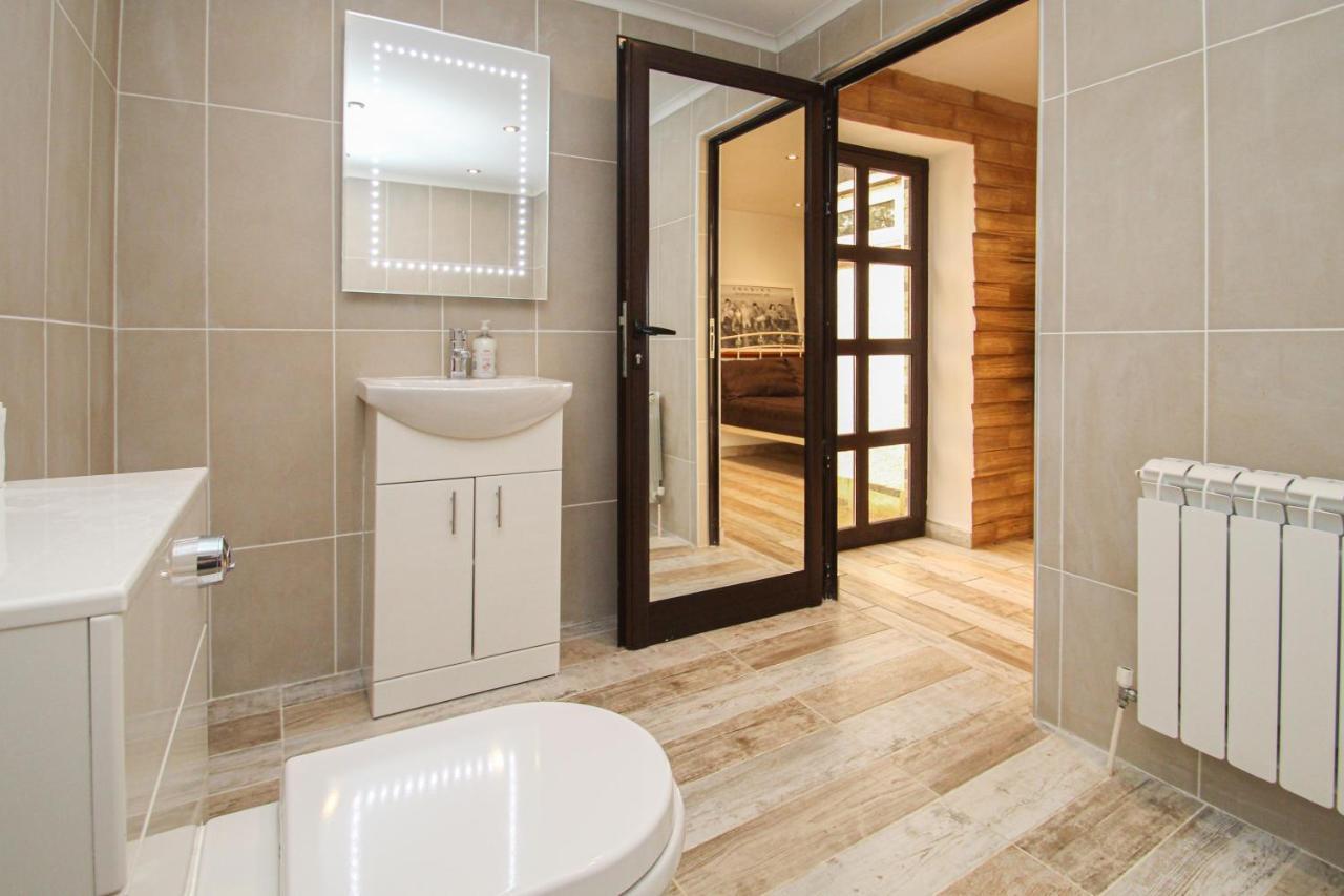 Апартаменты Lavish 2 Bed Sleeps 5 Near Lanark Carstairs Экстерьер фото