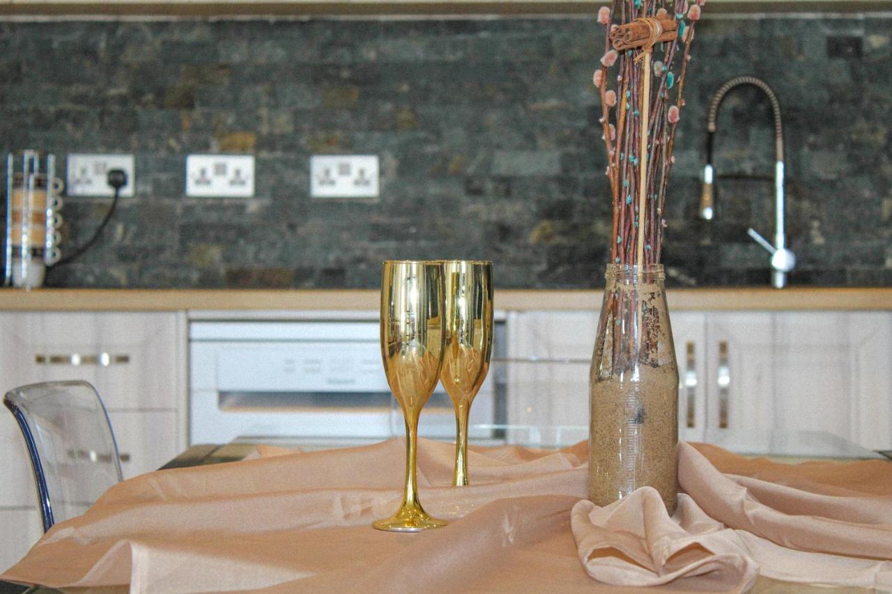 Апартаменты Lavish 2 Bed Sleeps 5 Near Lanark Carstairs Экстерьер фото